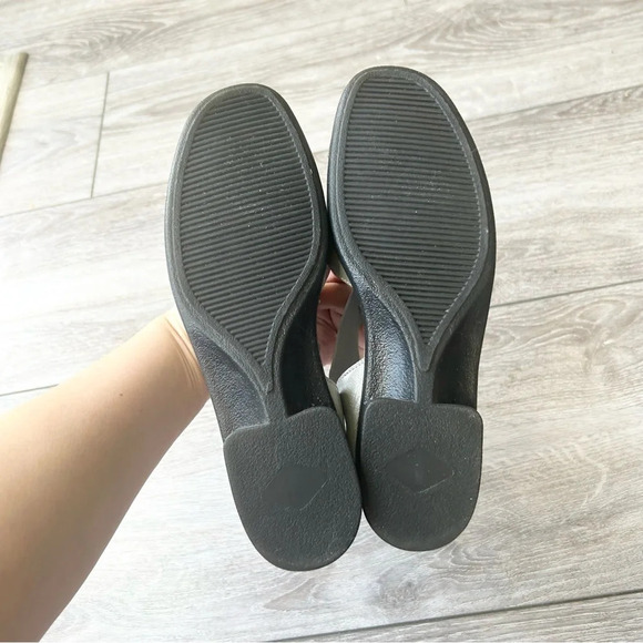 Lite Soles Silver Leather Padded Flat Sandals - Picture 9 of 12